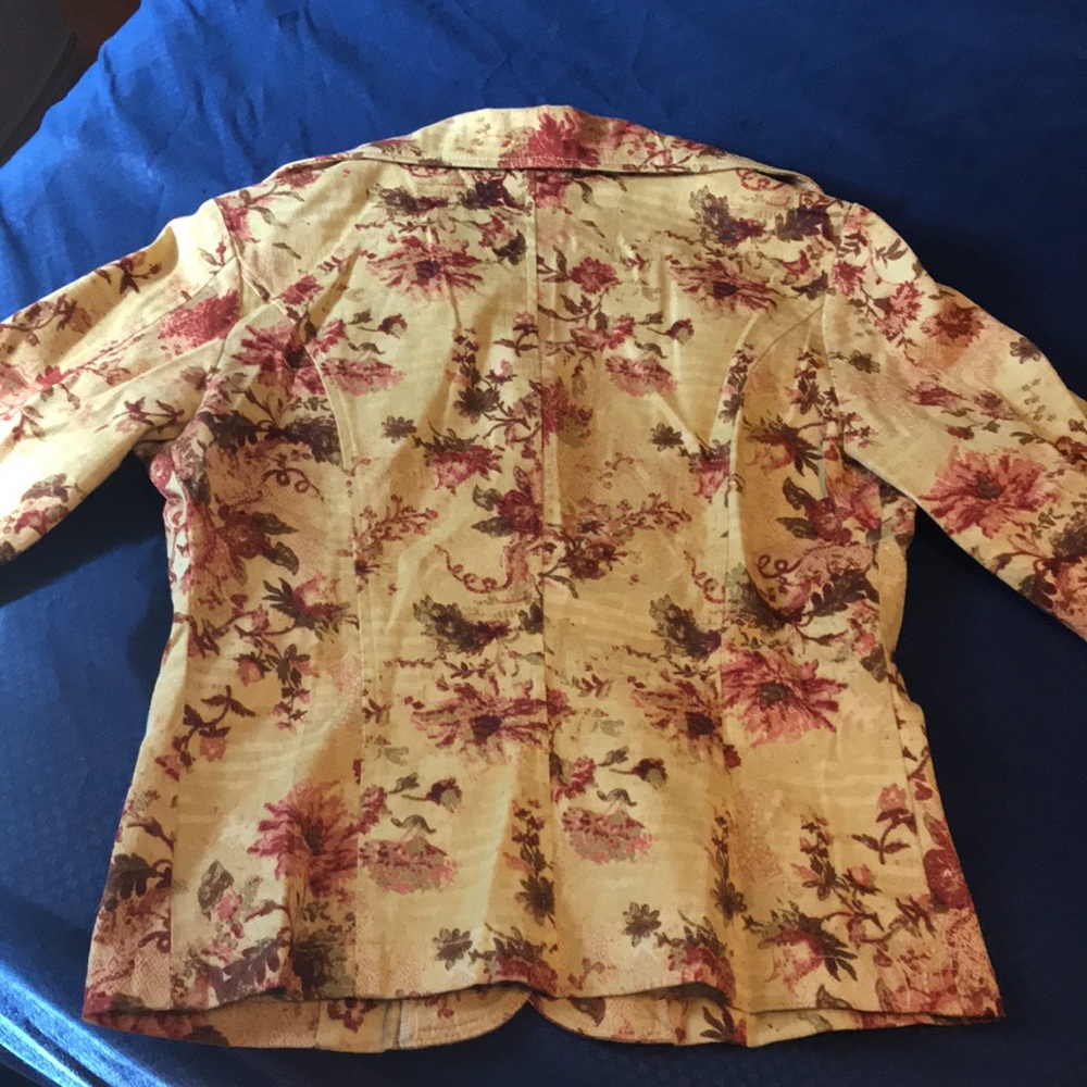 Flowered jacket - Picture 2 of 3